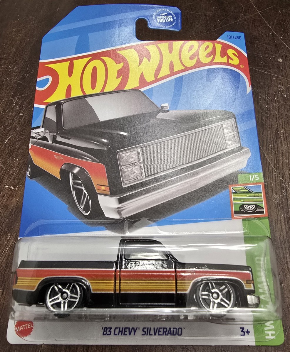 ホットウィール ※ターゲット限定 ※ '83 CHEVY SILVERADO Hot Wheels 83 Chevy Silverado Target Exclusive Red Edition