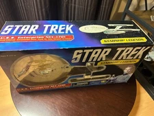 Art Asylum Diamond Select USS ENTERPRISE NCC-1701 REFIT Star Trek Wrath of Khan
