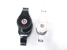Beats by Dr. Dre On-Ear Headphones – PARTS ONLY / NOT WORKING , one turns on. 