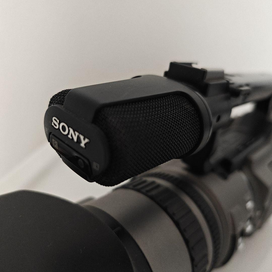Sony DCR-VX2100 Digital HandyCam recorder 2.5 inch monitor