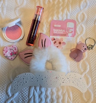 Beauty Set- 2 Gloss, 1 Blush, 1 Plush Haargummi, 1 wasserf.Tattoo ,1 maske