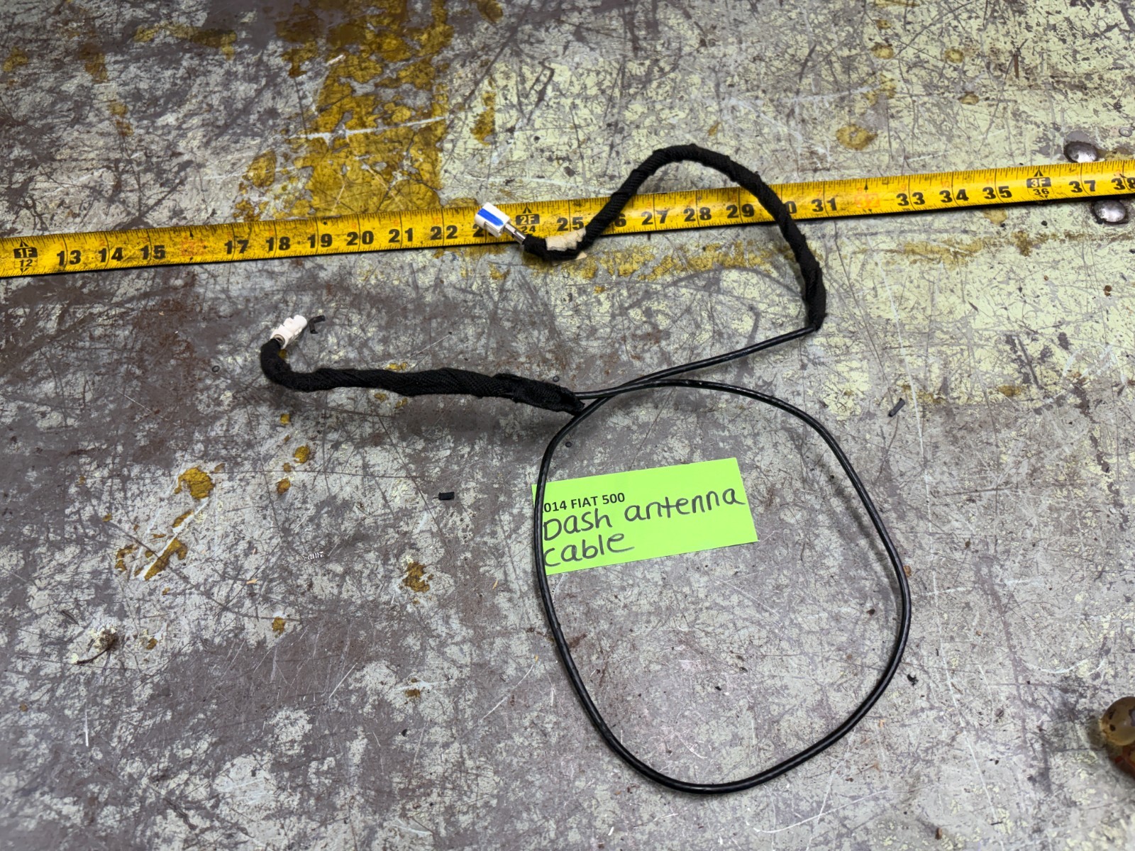 2012-2018 2 Door FIAT 500   DASH ANTENNA CABLE