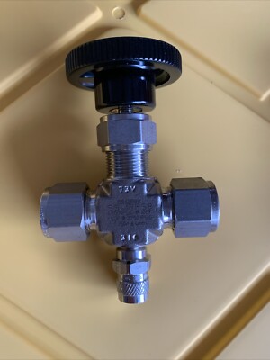 Swagelok SS-1RPS8 Compact Gauge Valve 1/2 