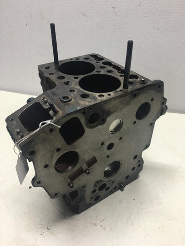 15852-01010 KUBOTA CRANKCASE CYLINDER BLOCK - Picture 6 of 10