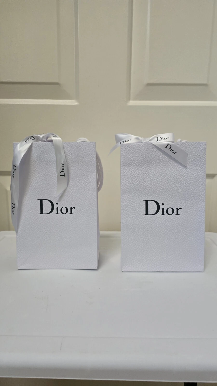 Sac shopping Dior blanc texturé avec poignée et rubans   2 sacs 5,75