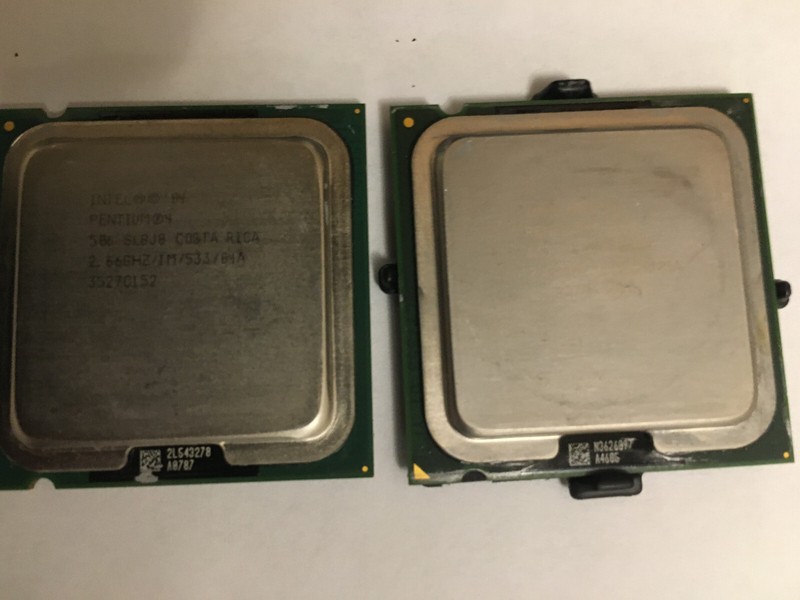 2 Intel Pentium  2.6 GHz / LGA775 Processosr  SL8ZH & SL8J8
