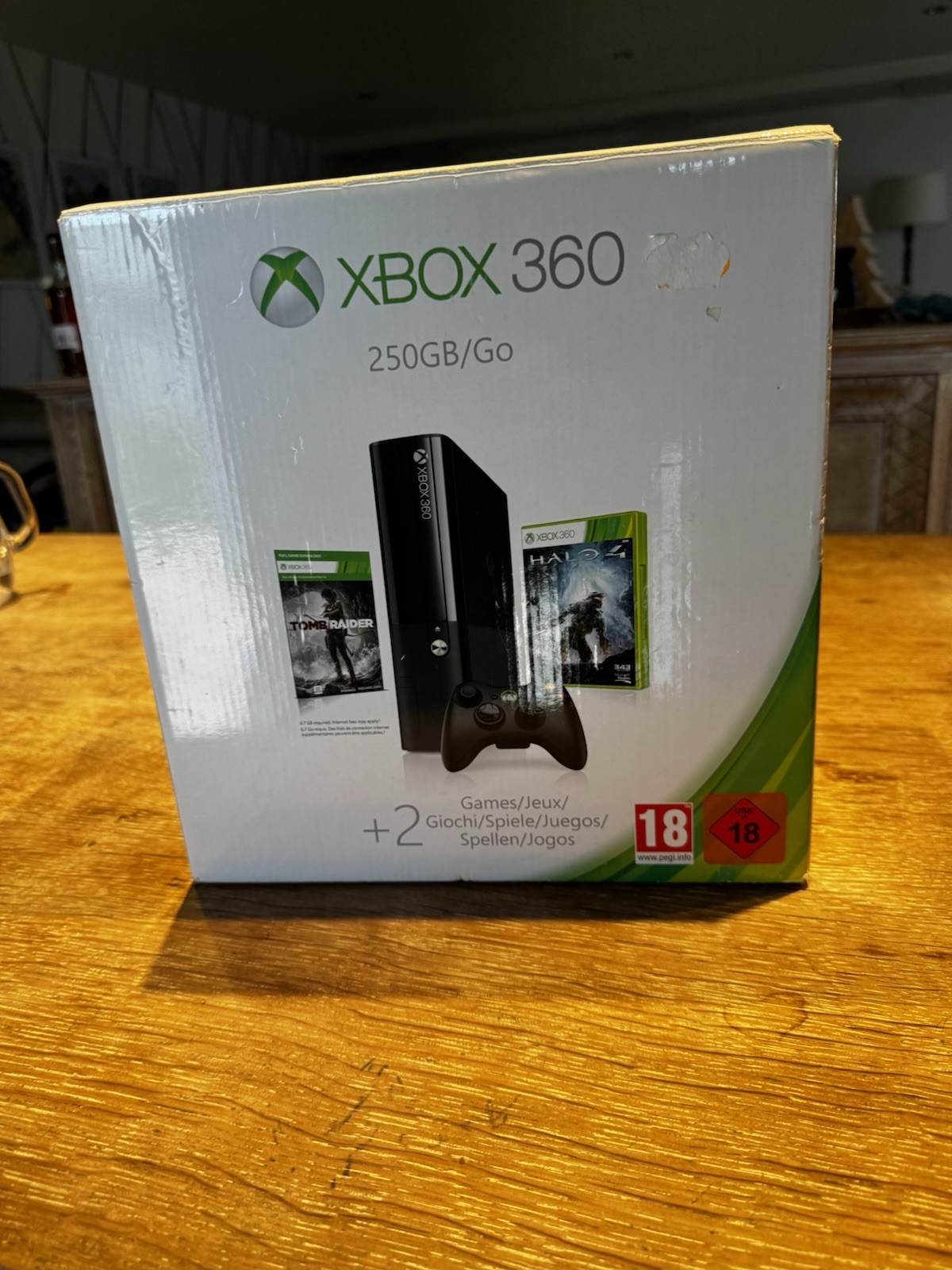 Microsoft Xbox 360 E 4 Go Console - Noire