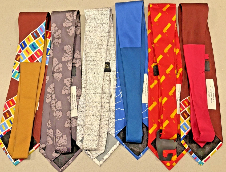 Álbum 6 Beatles Ties-One, Yellow Submarine, Rubber Soul, All You Need is Love Foto 3 de 4