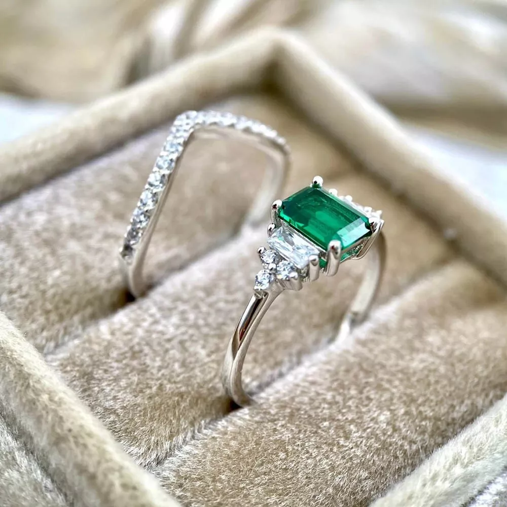 Shop Emerald Engagement Rings | Leibish