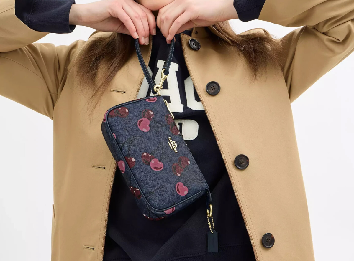 COACH/CR819】チェリーリストレット コーチ ポーチ COACH コーナー ジップ リストレット PVC チェリー