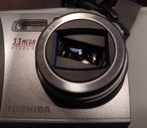 Toshiba PDR M65 3.3 MP Digital Camera - Silver - Picture 6 of 6