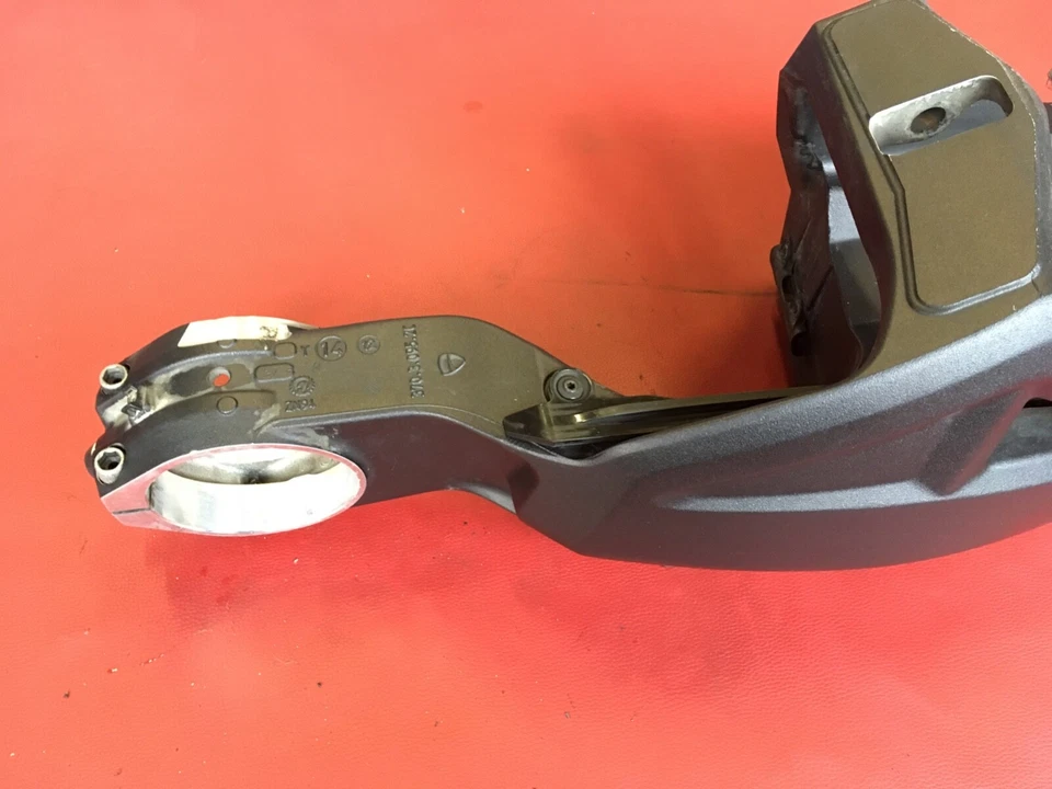 D60 Ducati Diavel 1200 Schwinge Einarmschwinge Achse - Bild 3 von 4