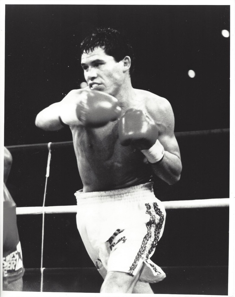 JULIO CESAR CHAVEZ 8X10 PHOTO BOXING PICTURE | eBay