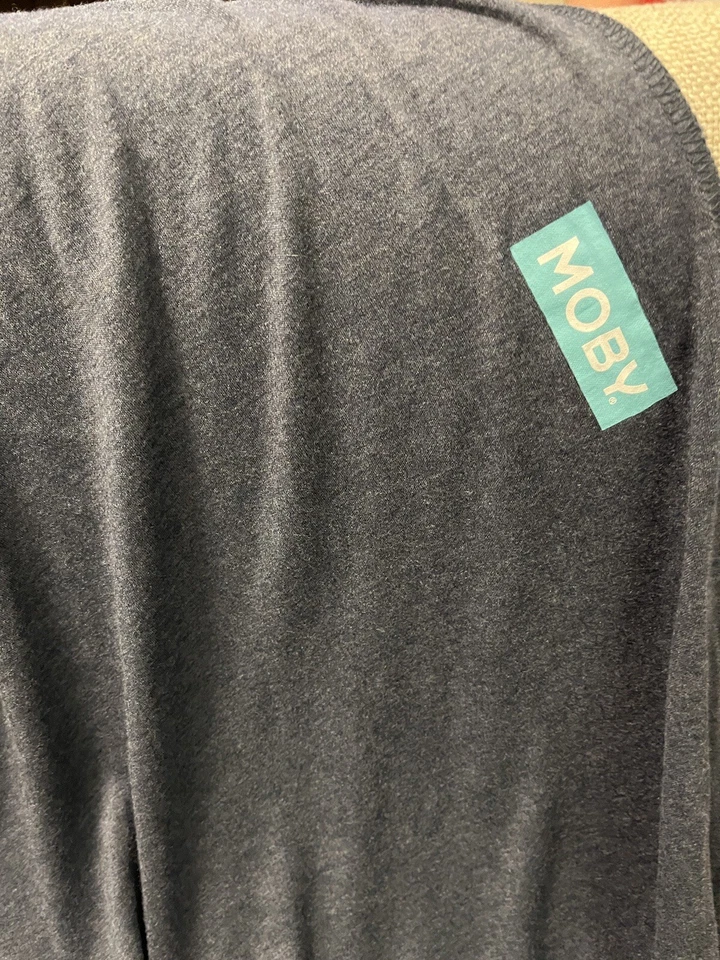 Portabebés Moby Classic Wrap-Niebla, 8-33 lb ajustable-usado Foto 2 de 4