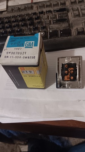 NOS 1978-1981 BUICK/CADILLAC LEFT/RIGHT SEAT RECLINER SWITCH GM 3070521 - Picture 2 of 2