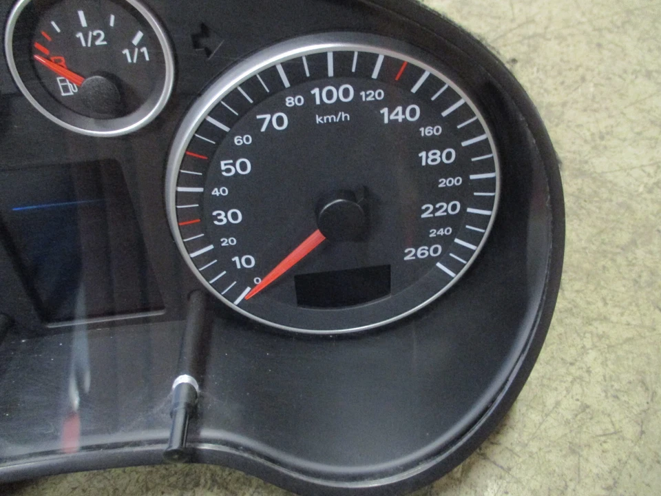 Cuadro de instrumentos AUDI A3 8P 3.2 V6 2.0TFSI Sportback QUATTRO GASOLINA 8P0920930G Foto 2 de 4