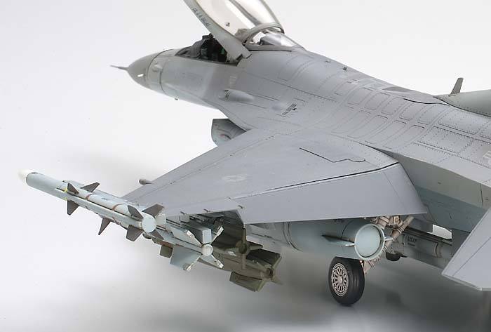 Tamiya 61101 1/48 Scale Model Kit ANG Air Guard F16C Block