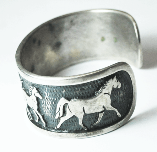 Pulsera brazalete caballo plata esterlina cinco corrientes en relieve 23 mm 7" muñeca - Imagen 2 de 3