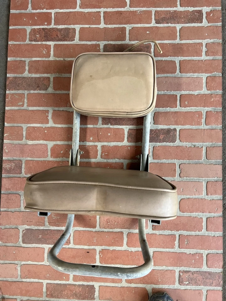 Asiento trasero plegable Nissan Datsun 720 King Cab Foto 3 de 4