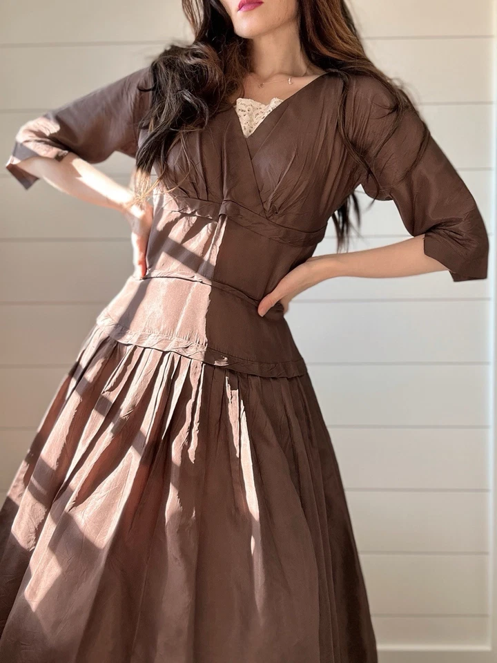 Vestido de té formal de tafetán marrón vintage años 50 Joan Doris by Rona - DEFECTUOSO Foto 3 de 4