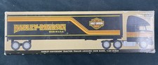 NIB HARLEY-DAVIDSON DIE CAST TRACTOR TRAILER LOCKING COIN BANK 1:64 Scale, USA