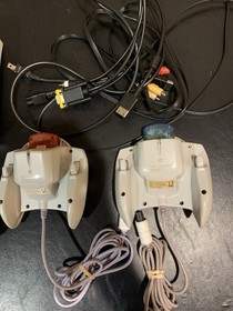 SEGA Dreamcast Console with 3 Controllers, 2 VMU, Cables