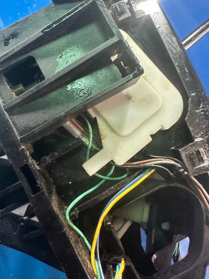 🐼 08 Nissan Maxima câmbio de piso - Imagem 2 de 4