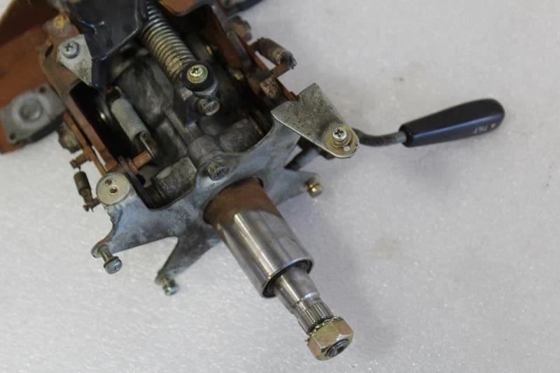 Toyota Land Cruiser 1992 columna de dirección con opción de inclinación (desnudo) Foto 4 de 4