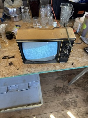 Vintage 1985 GoldStar VR-225 Portable CRT TV VHF/UHF Works Static