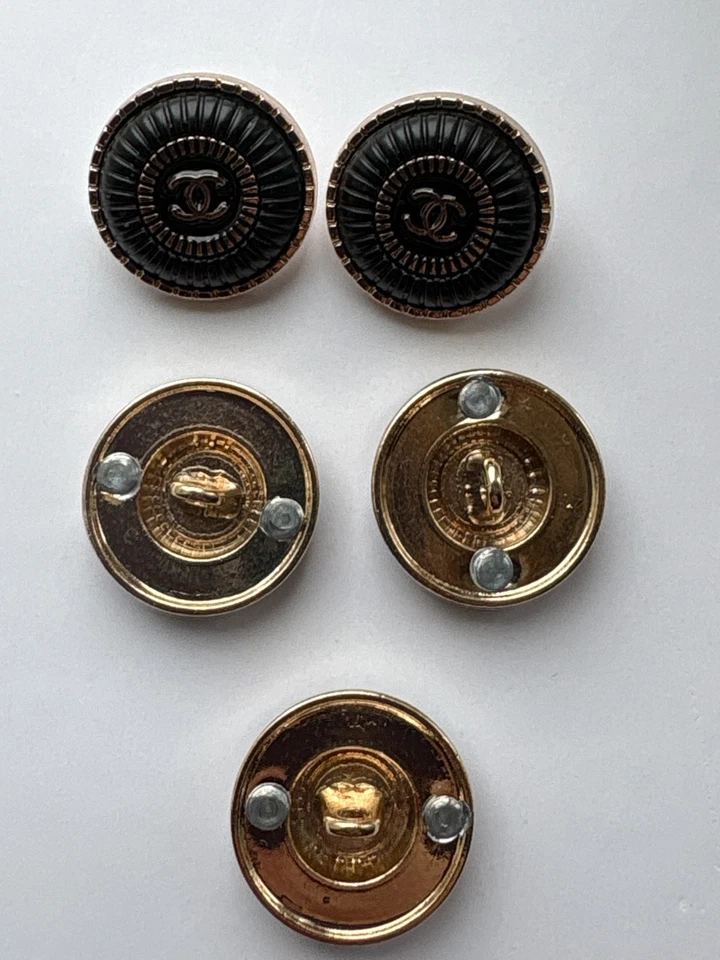 Set of 5 Chanel 18mm Black Buttons CC Logo Gold Tone - Image 3 of 4