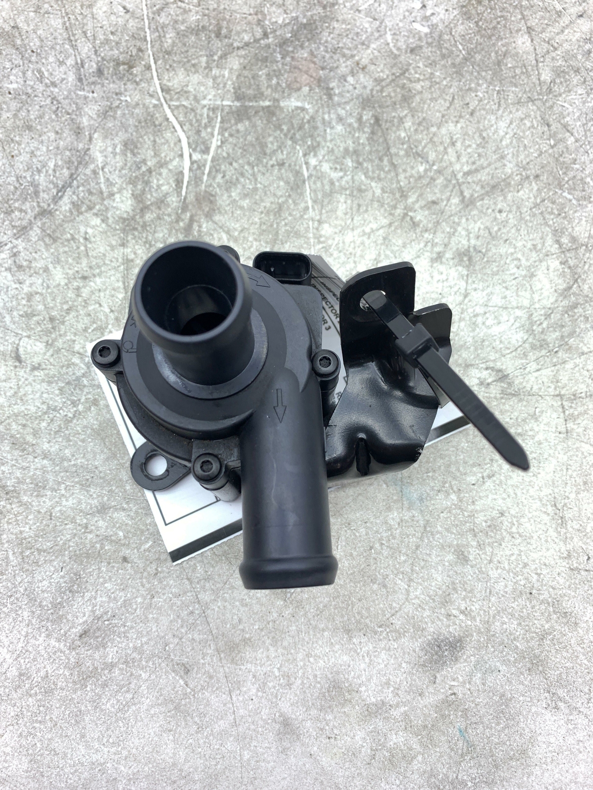 Aston Martin DBS 2019 Water pump with housing