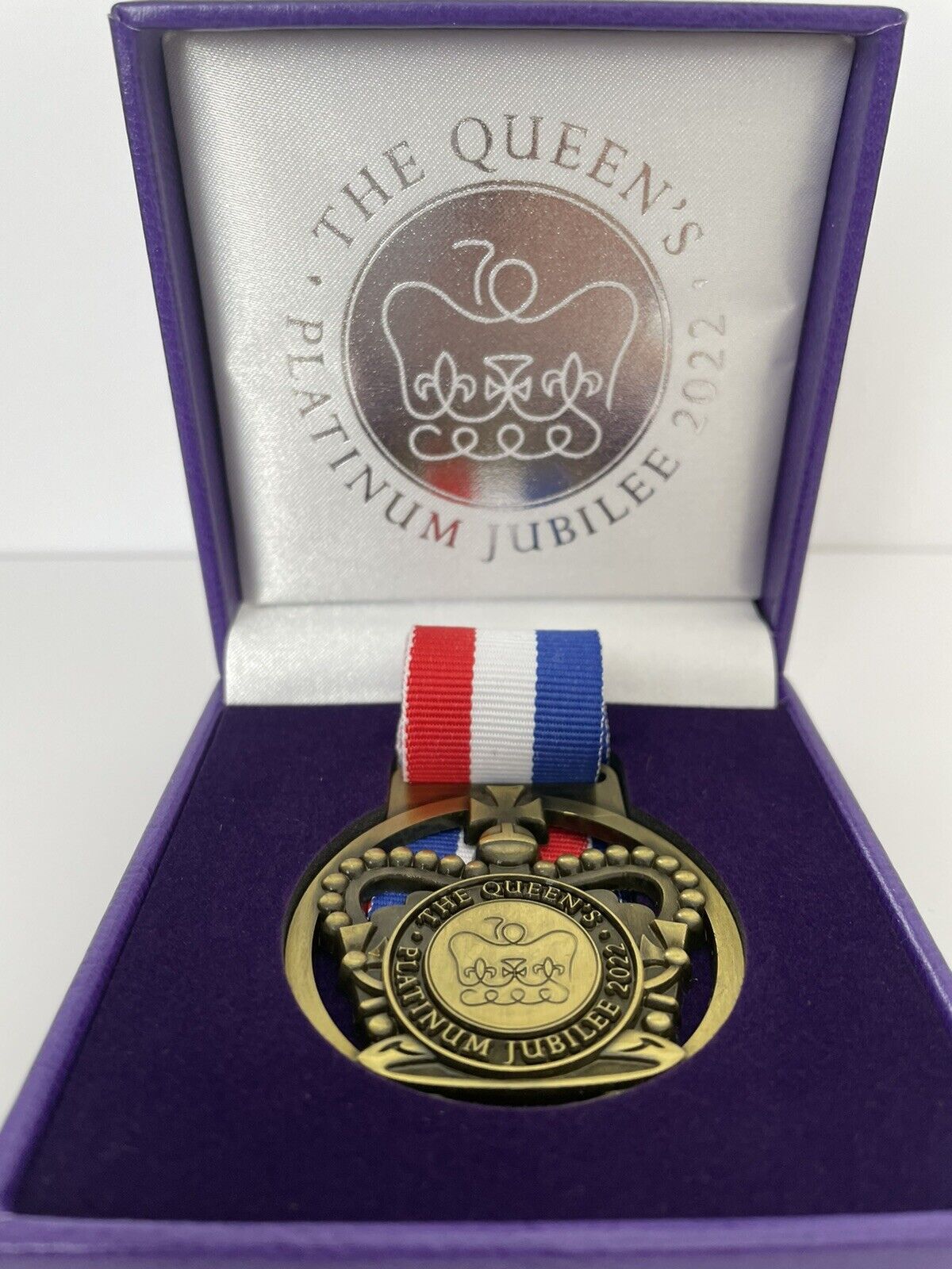 Queens Jubilee Crown Medal in Presentation case - Royal Family Memorabilia 
