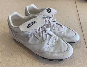 low top soccer cleats