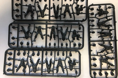 WARGAMES ATLANTIC - 4X Cannon Futter Körper Sprues (Fehlende Köpfe)
