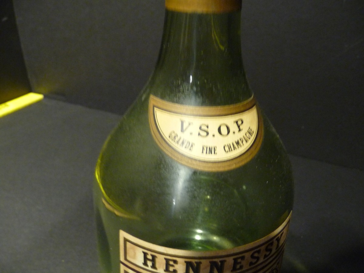 1930-40's? VTG HENNESSY COGNAC EMPTY GREEN GLASS BOTTLE - EMBOSSED