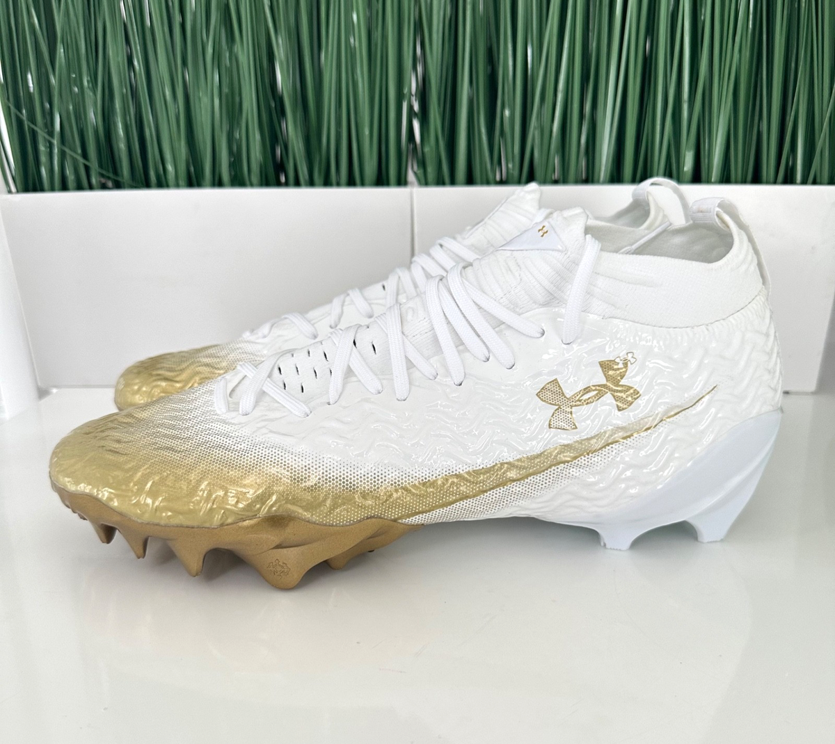 Under Armour SPOTLIGHT PRO Mid White Mens Football Cleats 3028200