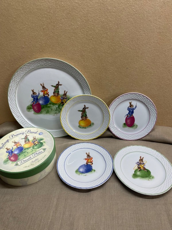 Williams Sonoma Bunny Band 8 Plates and 1 Platter Vintage