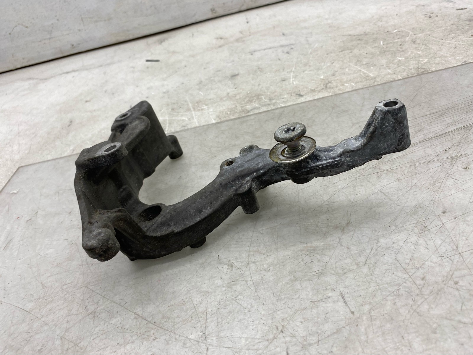 2020-2025 ASTON MARTIN DBX 4.0L BELT TENSIONER & ALTERNATOR BRACKET 1772240700