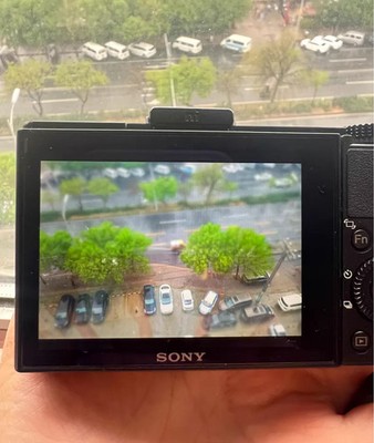 Sony Cyber-Shot RX100 M2 RX100 II 20.2 MP Digital Camera Flip