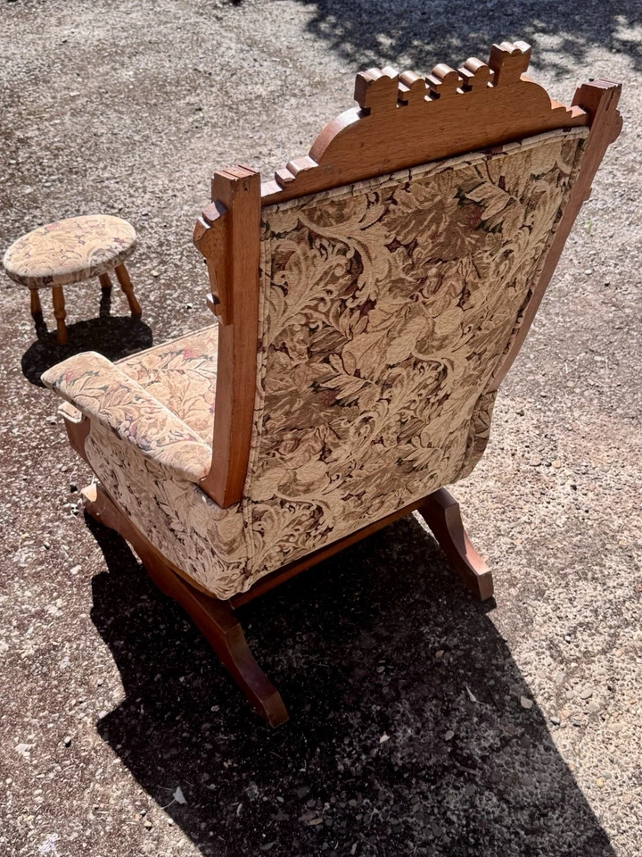 Balancín antiguo de plataforma victoriano Eastlake años 1890 Foto 2 de 4