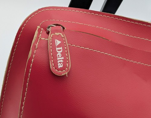 Vintage Delta Airlines Red Vinyl Amenity Travel Bag 1960s-70s Airline Promo - Picture 3 of 13