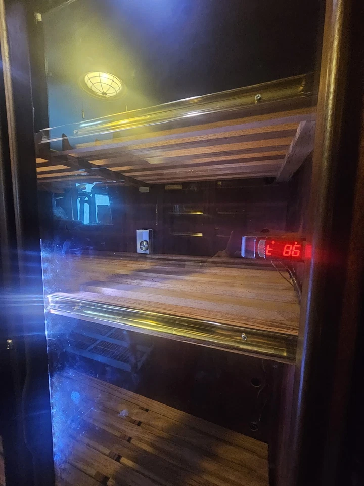 Large Ceader Cigar Humidor (Floor Units)  - Image 4 of 4