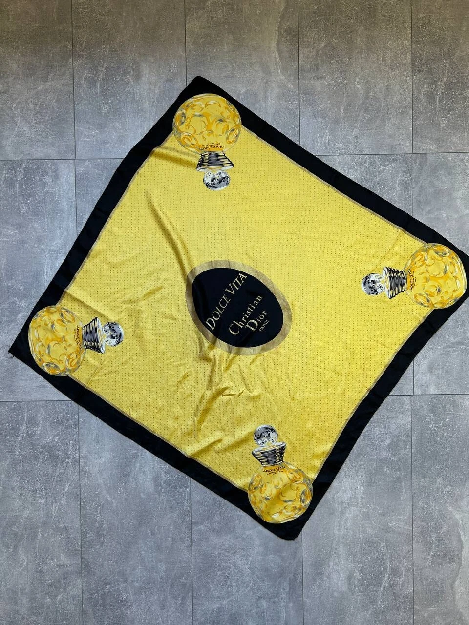 Écharpe en soie vintage châle Christian Dior Dolce Vita
