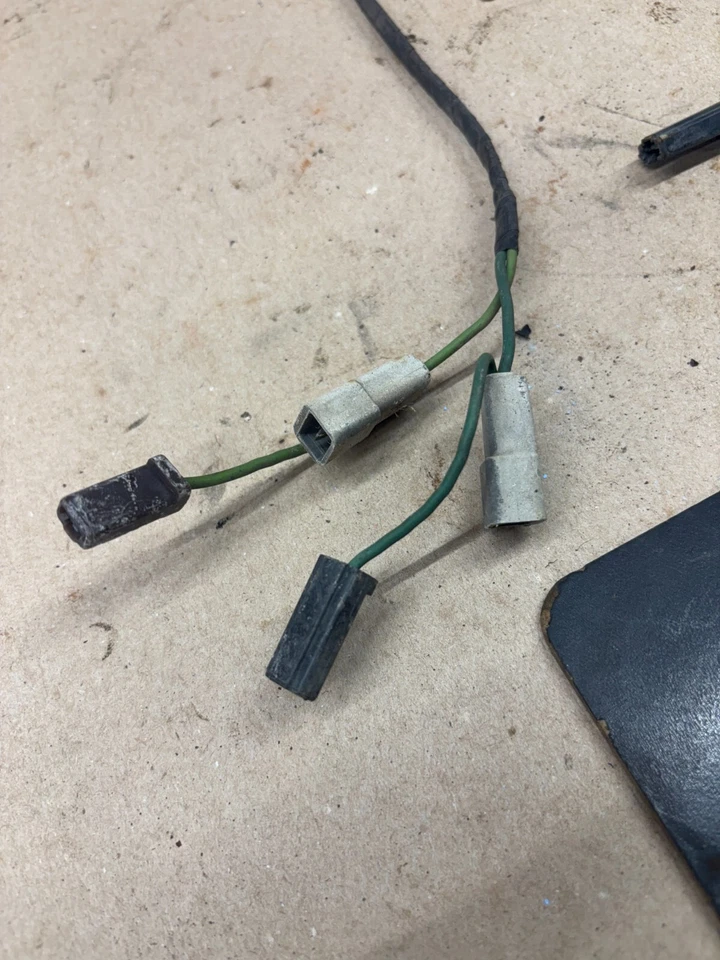 Dodge Ramcharger D150 W150 1972 1980 proyecto de cableado de doble bocina usado 50 años de antigüedad Foto 2 de 4