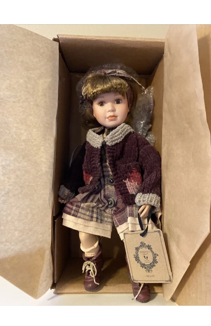 Yesterdays Child Kelly the Bear Collector 4916V The Boyds