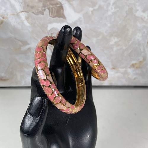 2 x Joan Rivers SIGNIERT Armreifen mit Scharnier Set rosa emailliert goldfarben stapelbar 7" - Bild 2 von 6