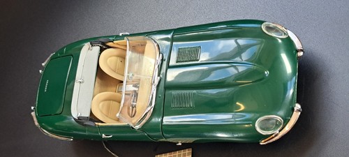 Franklin Mint 1:24 Scale - 1961 Jaguar E-Type Convertible - Picture 7 of 15