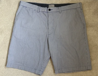 M&S BLUE/WHITE 'THE CITY SHORT' COTTON SEERSUCKER SIZE W 40", POCKETS, HOLIDAY - Image 1 of 4