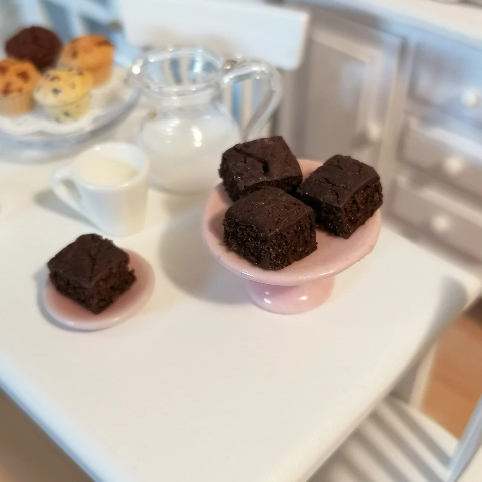 Miniatura dollhouse BROWNIES 4 pz in scala 1:12  fatto a mano in fimo - Immagine 3 di 4