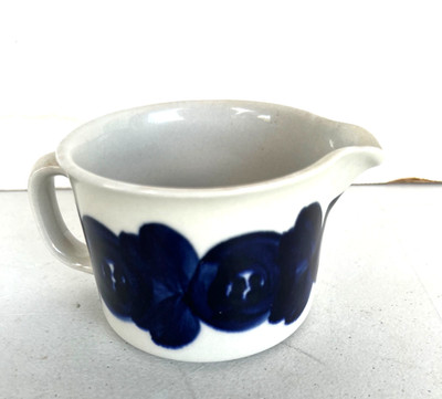 RARE VTG. ARABIA CREAMER-BLUE ANEMONE, FINLAND, SIGNED MCM